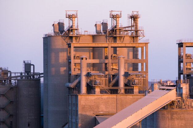 Equipos para la producción de asfalto, cemento y hormigón. Planta concreta