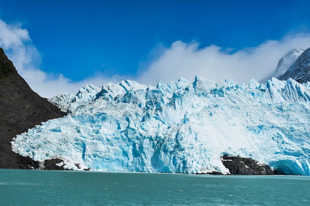 Er ist einer der Grenzgletscher zwischen Argentinien und Chile.