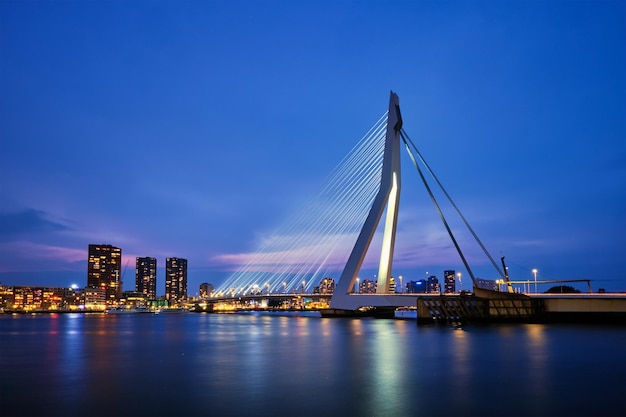 Foto erasmusbrücke rotterdam niederlande