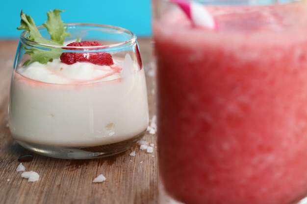 Erdbeer-Smoothies mit Joghurt