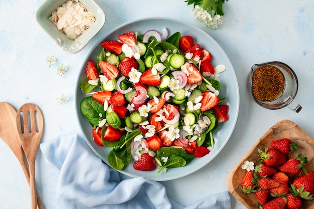 Erdbeer-Spinat-Salat von oben