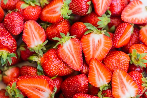 Erdbeere frische Bio-Beeren Makro Fruchthintergrund gesundes Vitamin-Food-Konzept