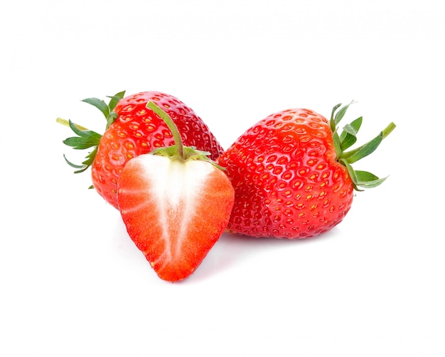 Erdbeere getrennt auf Weiß