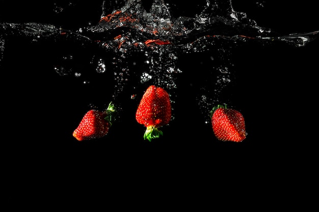 Erdbeere im Wasser