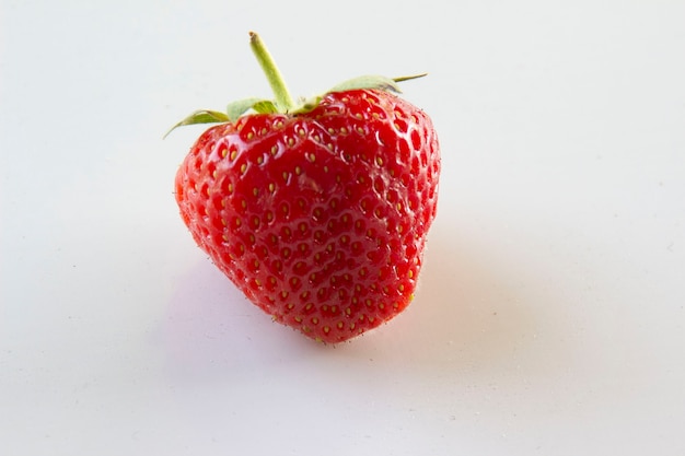 Erdbeeren auf weißem Hintergrund