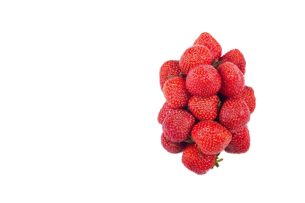 Erdbeeren getrennt auf weißem Hintergrund