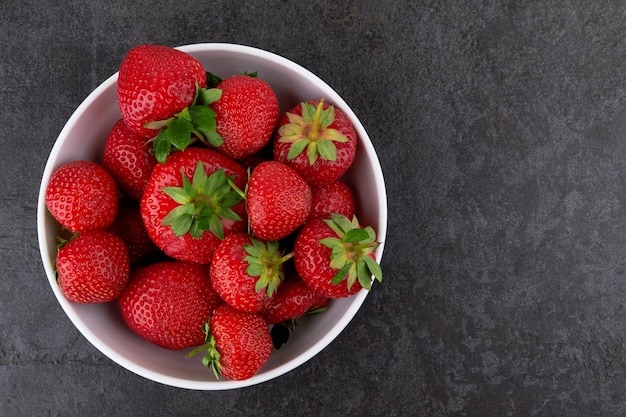 Erdbeeren in einer Untertasse