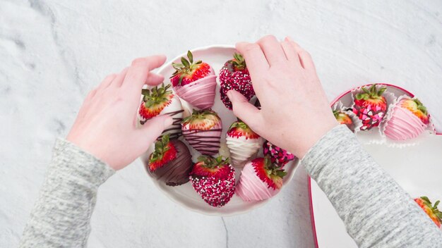 Erdbeeren in Schokolade getaucht