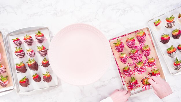 Erdbeeren in Schokolade getaucht