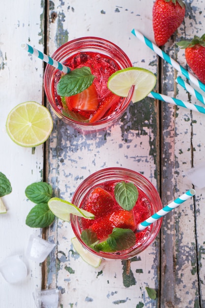 Erdbeerlimonade in einem Glas