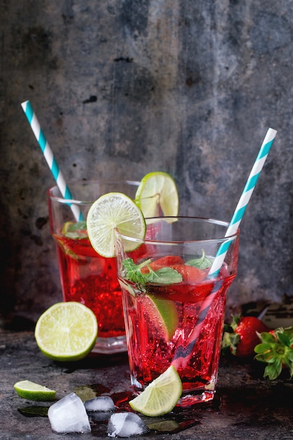 Erdbeerlimonade in einem Glas