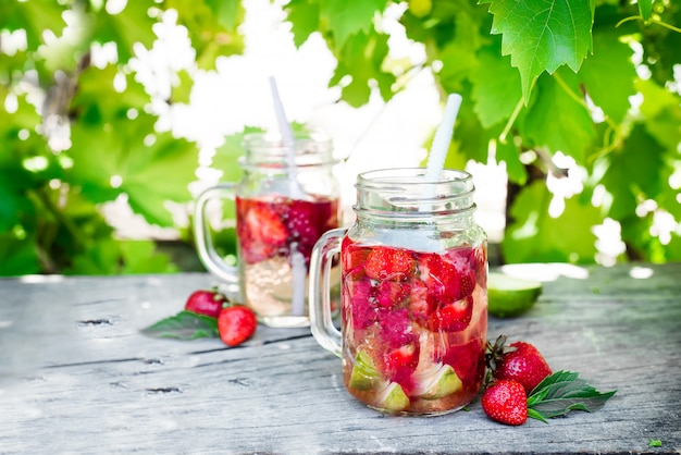 Erdbeerlimonade mit Kalk