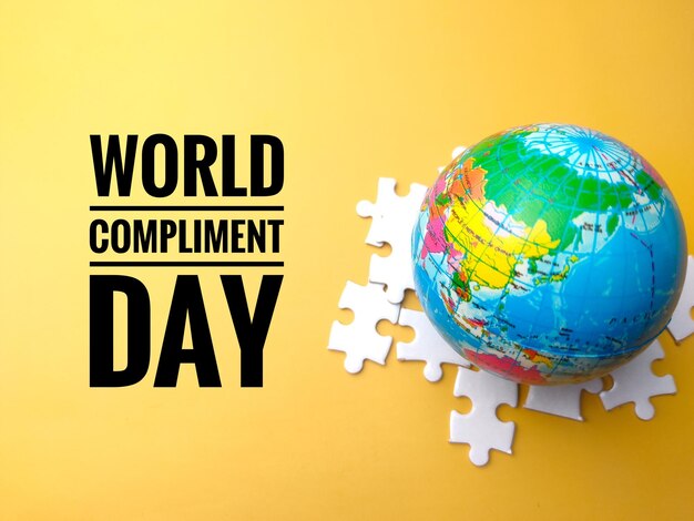 Erdkugel und weißes Puzzle mit Text WORLD COMPLIMENT DAY auf gelbem Hintergrund