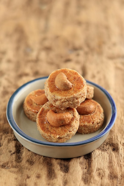 Erdnussbutterplätzchen mit Cashew-Topping