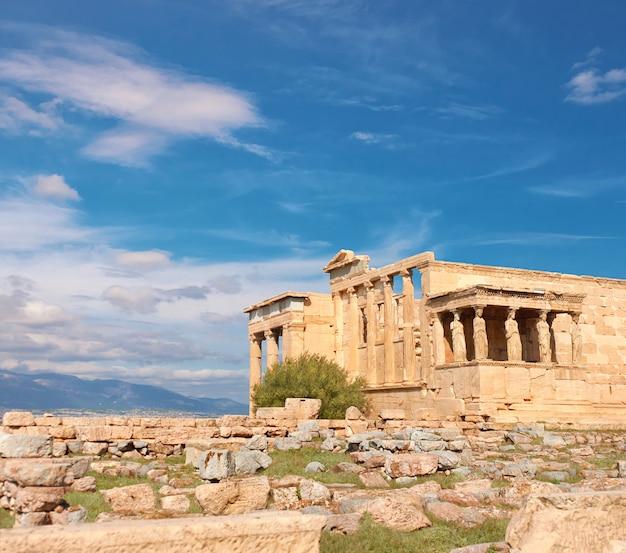 Foto erecteion templo acrópolis, atenas, grecia, imagen panorámica