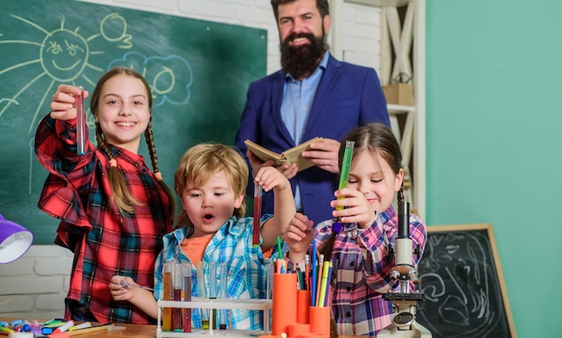 Erfahrung und Wissen Praktisches Wissen Grundlegendes Wissen Fleißig lernen Messbare Ergebnisse Kinderbetreuung und -entwicklung Kritisches Denken und Problemlösung Science Club Afterschool-Programm