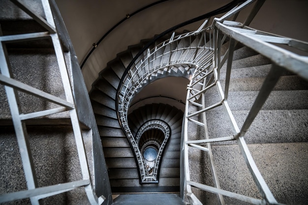 Erhöhte Ansicht einer Wendeltreppe
