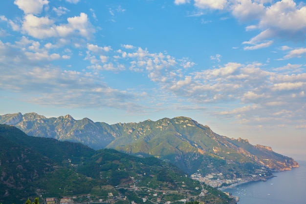 Erhöhte Ansicht von Minori und Maiori Amalfiküste Italien