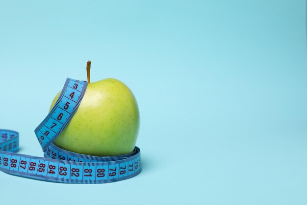 Foto ernährung und gewichtsverlust gesunde lebensweise zusammensetzung mit maßband platz für text