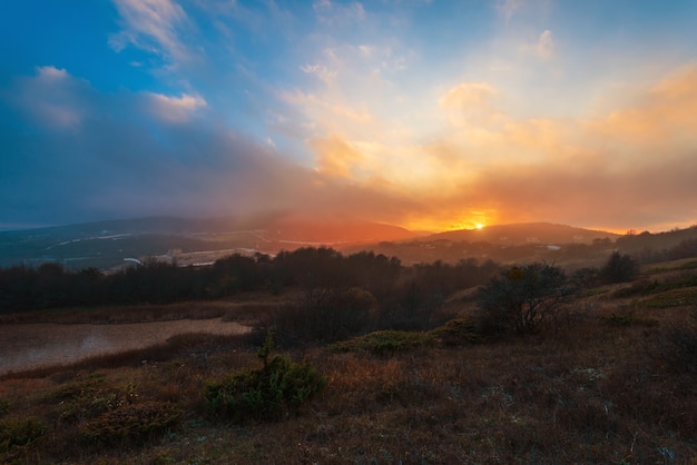 Erstaunlich schöner Sonnenuntergang in den Bergen?