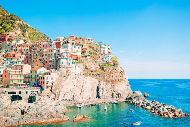 Erstaunliche Aussicht auf das schöne Dorf Manarola im Cinque Terre Reserve.