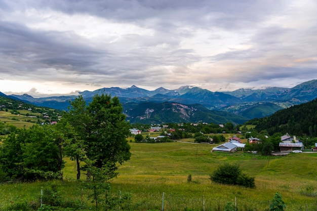 Erstaunliche Dorffotos und Berglandschaften. Savsat, Artvin - Türkei