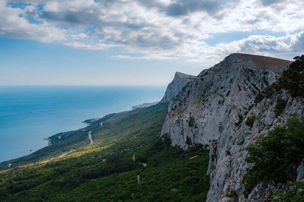 Erstaunliche Klippen im ruhigen Meer Krim Russland Blick vom Meer