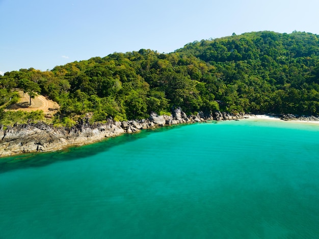 Erstaunliche Küste wunderschönes Meer Luftaufnahme des tropischen Ozeanmeeres auf der wunderschönen Insel Phuket Thailand