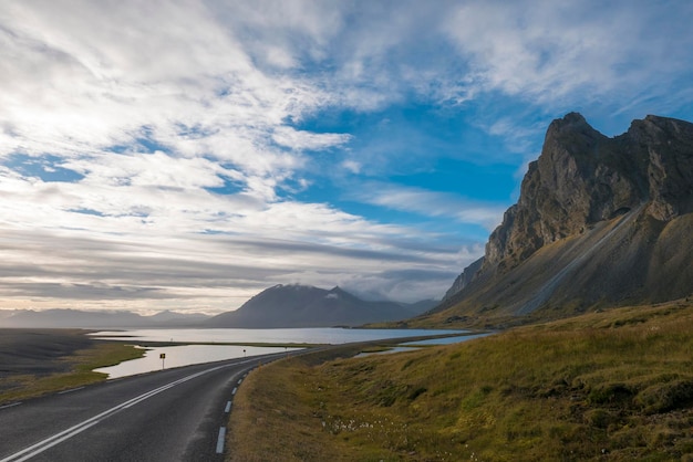 Erstaunliche Landschaft der Ostfjorde in Island