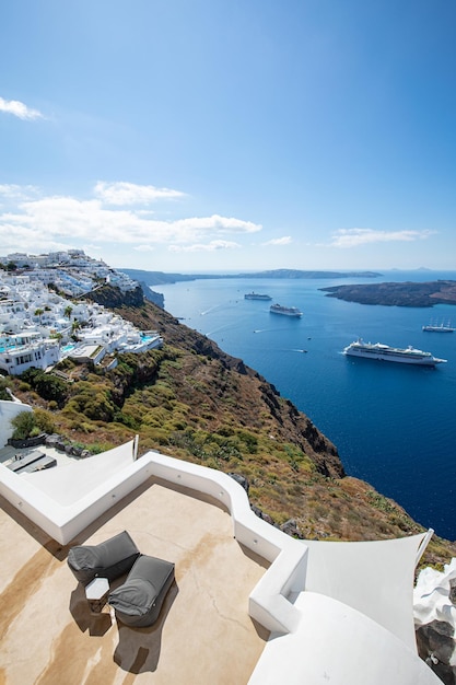 Erstaunliche Landschaft, Luxusreiseurlaub. Weiße Architektur Stadt Oia auf der Insel Santorini, Griechenland