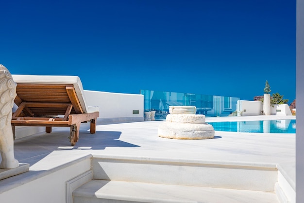Erstaunliche Landschaft, Luxusreiseurlaub. Weiße Architektur Stadt Oia auf der Insel Santorini, Griechenland