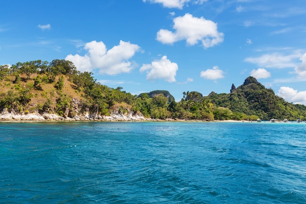 Erstaunliche malerische Ansicht der Seebucht und der Berginseln, Palawan, Philippinen-Feiertagsruhe schöne tropische Natur