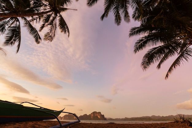 Erstaunliche malerische Aussicht auf die Meeresbucht und die Berginseln, Palawan, Philippinen