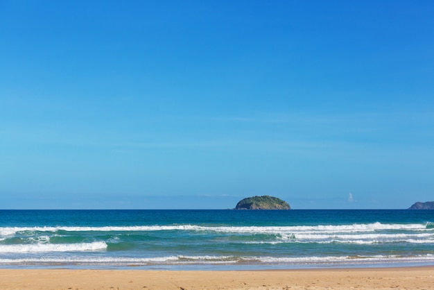 Erstaunliche malerische Aussicht auf die Meeresbucht und die Berginseln, Palawan, Philippinen