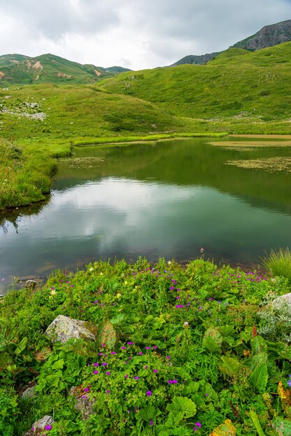 Erstaunliche Seefotos und Berglandschaften. Savsat, Artvin - Türkei