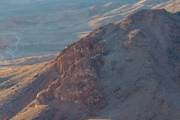 Erstaunlicher Sonnenaufgang am Sinai-Berg, schöne Morgendämmerung in Ägypten