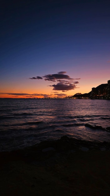 Erstaunlicher Sonnenuntergang am Meer