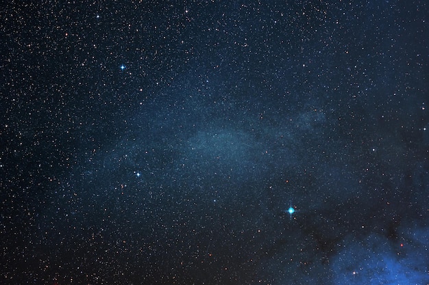 Erstaunlicher Sternenhimmel mit Planeten, Sternen, Galaxien im Weltraum