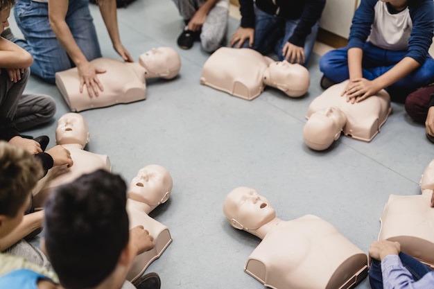 Erste-Hilfe-Wiederbelebungskurs in der Grundschule