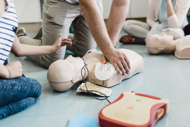 Erste-Hilfe-Wiederbelebungskurs mit AED