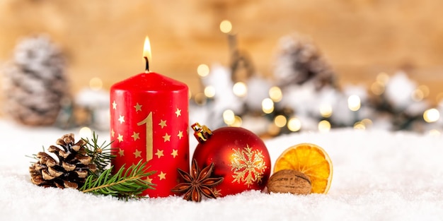 Erster 1. Sonntag im Advent mit Kerze Weihnachtsdekoration Banner Panorama Copyspace Kopierraum