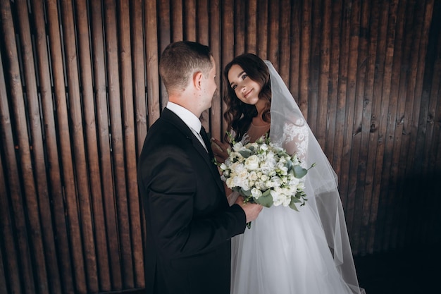 Erster Look des Hochzeitspaares am Morgen. Braut und Bräutigam. Das erste Treffen