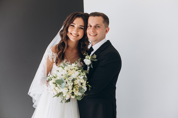 Erster Look des Hochzeitspaares am Morgen. Braut und Bräutigam. Das erste Treffen