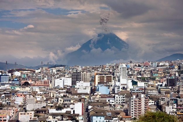 Erupção do vulcão Tungurahua Equador