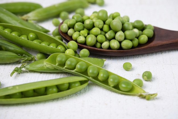 Foto ervilha de legumes saborosos saudáveis e frescos