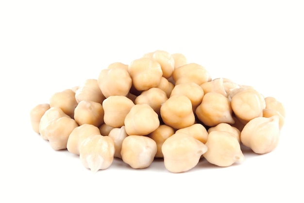 ervilhas isoladas em fundo branco alimentos saudáveis