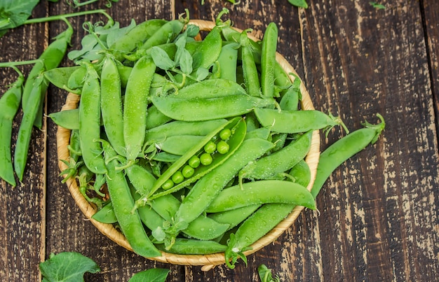 Ervilhas verdes. foco seletivo. comida e bebida.