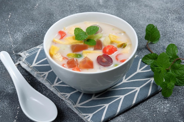 es buah o sopbuahis un postre cóctel de frutas helado de Indonesia