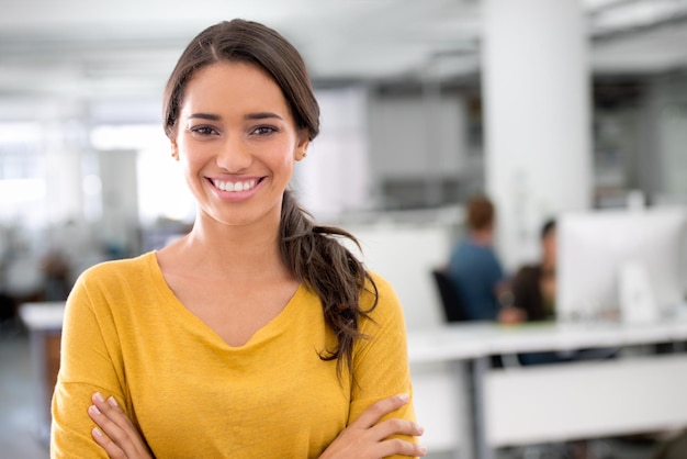 Es geht darum, jede Gelegenheit zu ergreifen Schnappschuss einer attraktiven jungen Geschäftsfrau im Büro