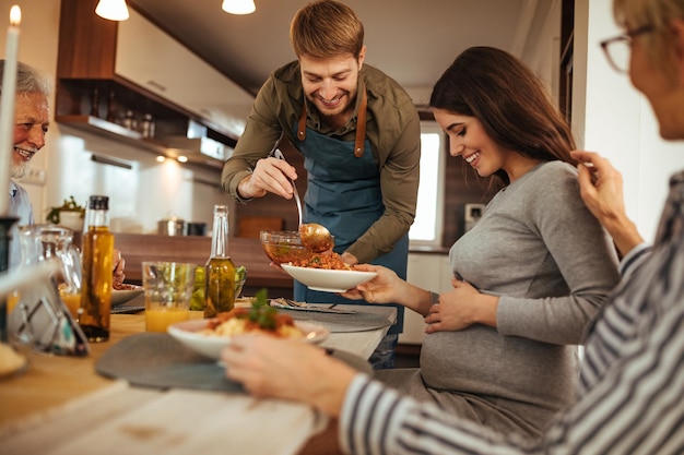 Es ist immer eine gute Zeit mit Familie und Essen